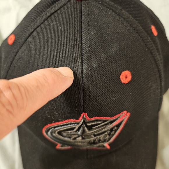 NWT Columbus Blue Jackets Adjustable Cap. - Picture 6 of 6